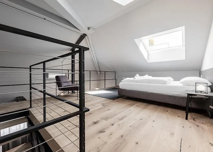 Cooper L Loft Apartment